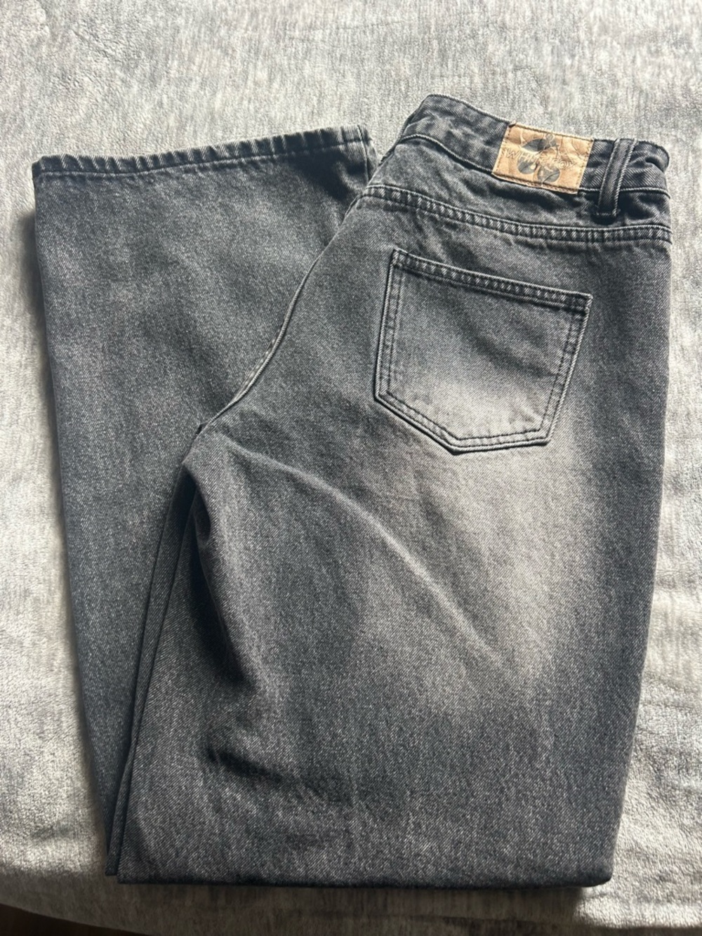White Fox Boutique Women's Low-rise Wide Leg Jeans in Washed Black